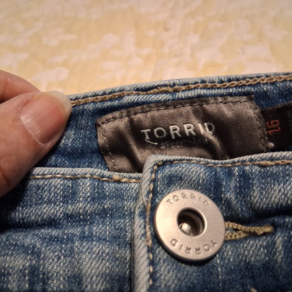 Women's Torrid shorts, Light Blue, size 16 - Picture 2 of 4